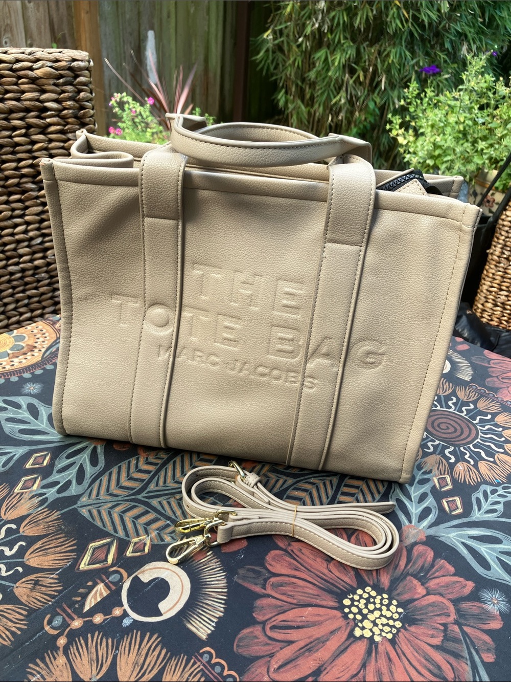 Marc Jacobs Medium Leather THE TOTE BAG in Pebbled Beige Twine